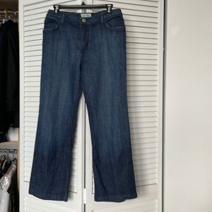 St. John denim jeans is Sz 8. In good condition. Wider at the bottoms not flared